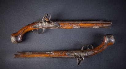 Paire de pistolets d'arçon à silex. Canons...