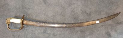 Beau sabre d'officier de marine britannique....