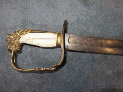 Beau sabre d'officier de marine britannique....