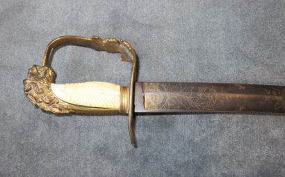Beau sabre d'officier de marine britannique....