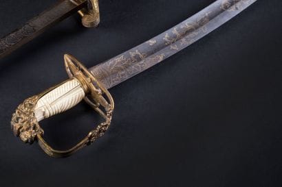 Beau sabre d'officier de marine britannique....