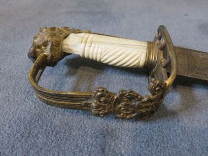 Beau sabre d'officier de marine britannique....