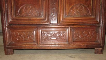 Armoire en merisier mouluré et sculpté, côtés...