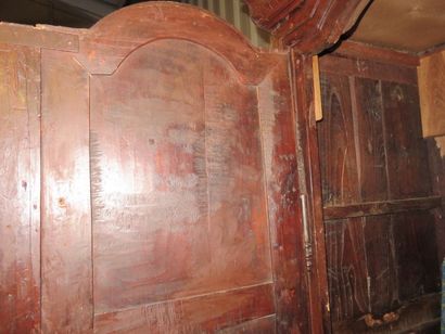 Armoire en merisier mouluré et sculpté, côtés...