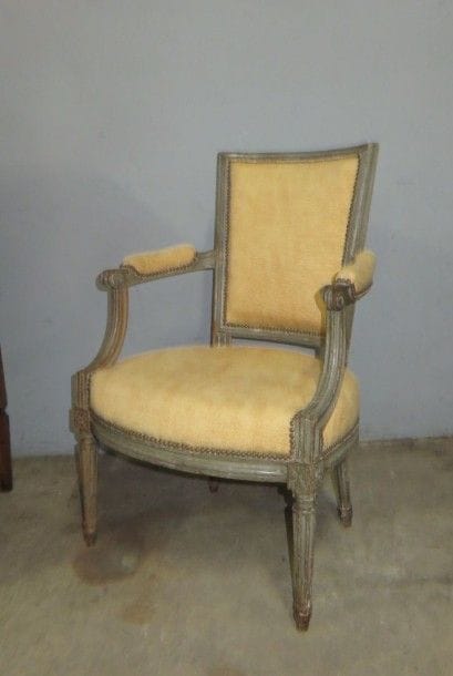 Fauteuil en bois laqué gris à dossier rectangulaire,...
