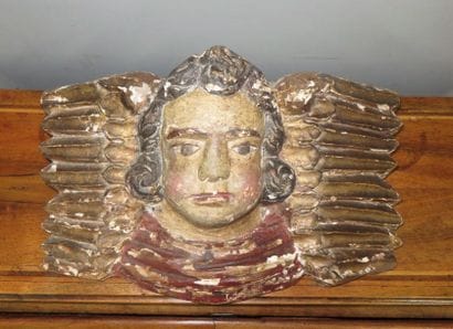 Applique en noyer sculpté, laqué polychrome...