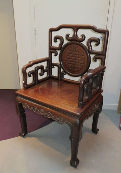 Paire de larges fauteuils en palissandre...