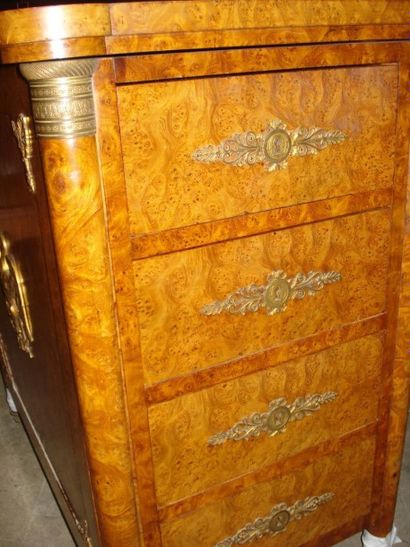 Important ensemble de mobilier de bureau...
