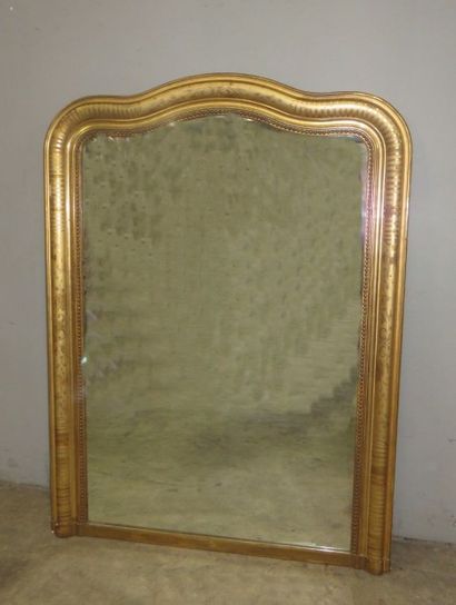 Miroir de cheminée en bois et stuc dorés,...