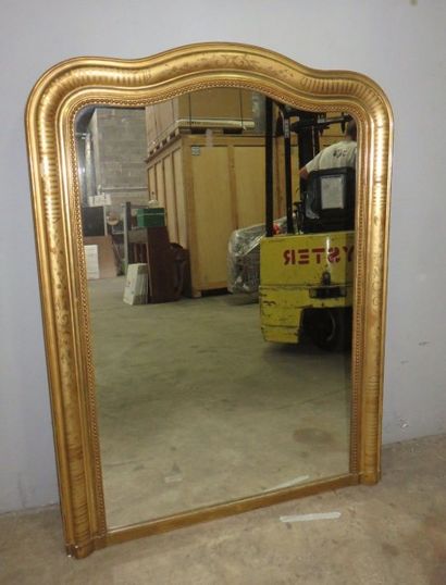 Miroir de cheminée en bois et stuc dorés,...
