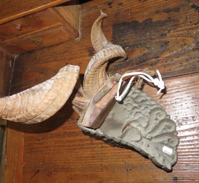 Elément décoratif composé d'une paire de...