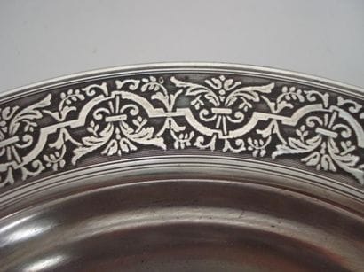 Dessous de bouteille en argent. Modèle orné...