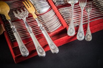 Service de couverts de table ou ménagère...