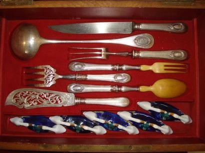 Service de couverts de table ou ménagère...