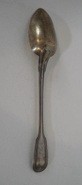 Cuiller à ragoût en argent. Modèle à filet...