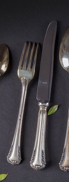 Service de couverts de table ou ménagère...