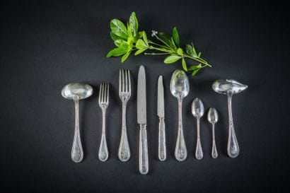Service de couverts de table ou ménagère...
