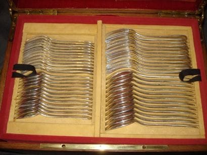 Service de couverts de table ou ménagère...