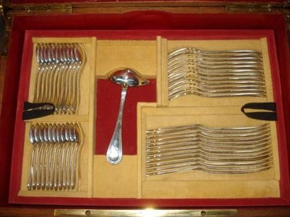 Service de couverts de table ou ménagère...