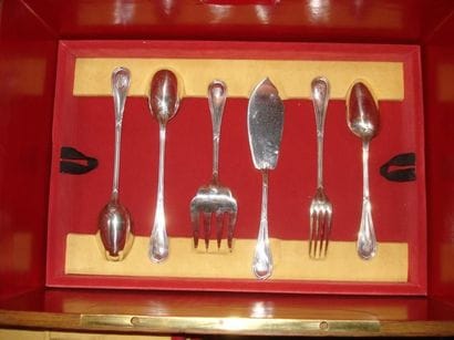 Service de couverts de table ou ménagère...