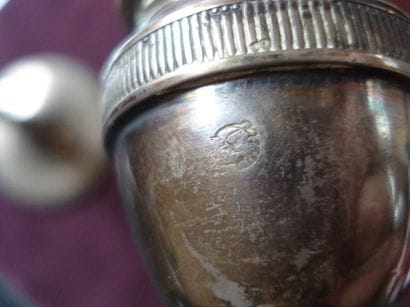 Paire de flambeaux et leur bobèche en argent....