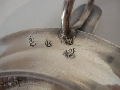 Bougeoir à main en argent. Modèle circulaire...