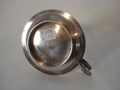 Bougeoir à main en argent. Modèle circulaire...