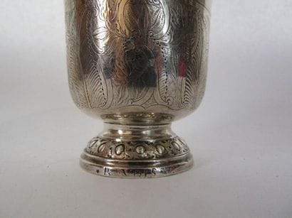 Timbale en argent. De forme tulipe sur piédouche...
