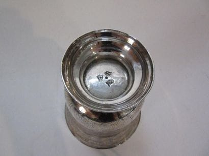 Timbale en argent. De forme tulipe sur piédouche...