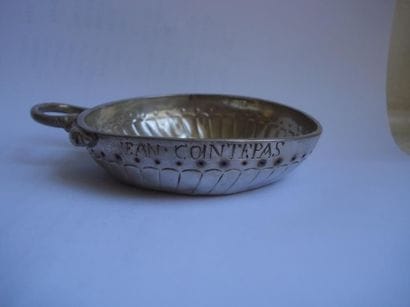 Tastevin en argent. Modèle à anse serpent,...