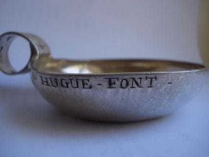 Tastevin en argent. Modèle uni à languette...