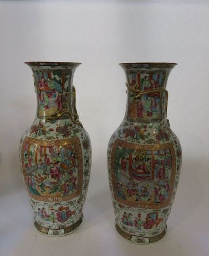CHINE - CANTON
Importante paire de vases...