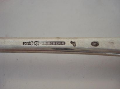 Cuiller à ragoût en argent.
Modèle baguette...