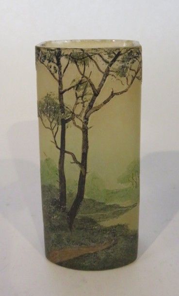 LEGRAS
Vase à section rectangulaire en verre...