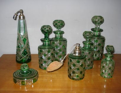 BACCARAT
Ensemble de cinq flacons et un vaporisateur...