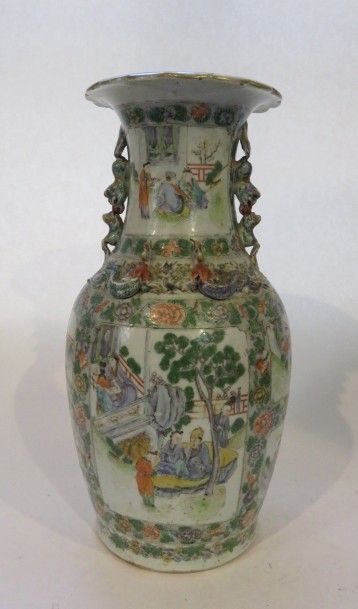 CHINE - CANTON
Grand vase pansu en porcelaine...
