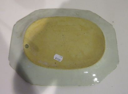 CHINE
Plat octogonal en porcelaine à décor...