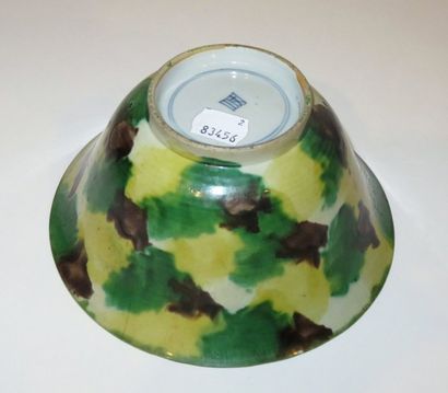 CHINE
Bol et coupe en porcelaine émaillé...