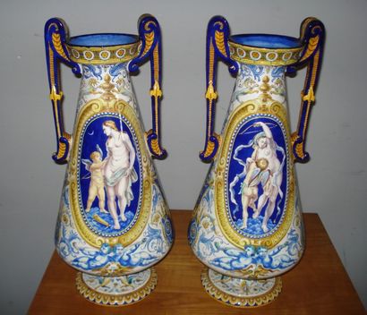 Paire d'importants vases en céramique à décor...