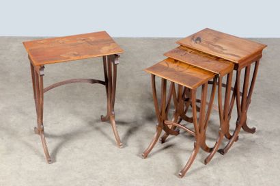 Emile GALLÉ
Suite de quatre tables gigognes,...