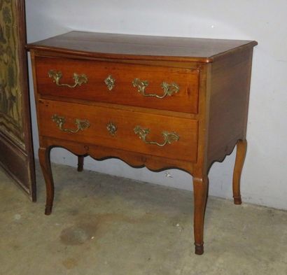 Commode sauteuse trapézoïdale en noyer ouvrant...