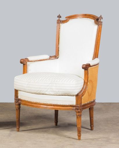Bergère en hêtre mouluré et sculpté, le dossier...