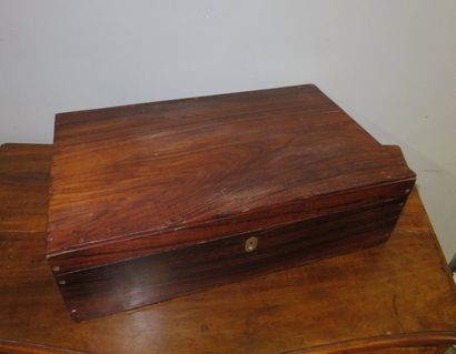 Grand coffret en palissandre ouvrant sur...