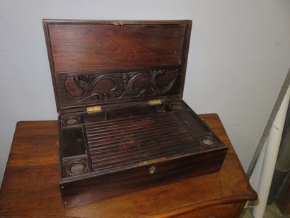 Grand coffret en palissandre ouvrant sur...