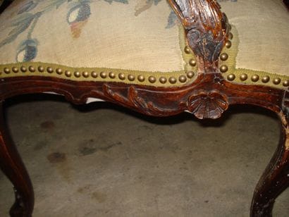 Large fauteuil à la Reine en noyer et châtaignier...