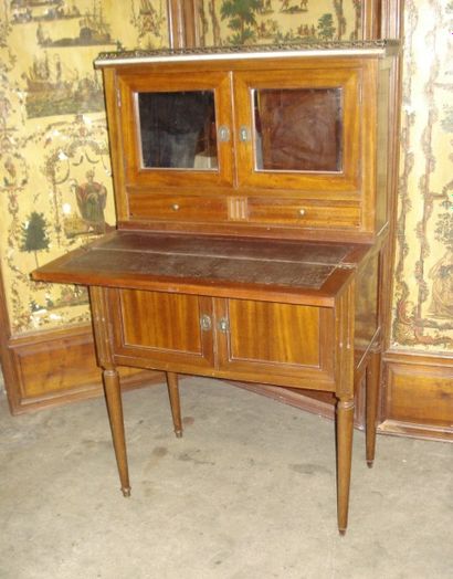 Bureau bonheur du jour en acajou et placage...