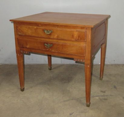 Petite commode sauteuse en merisier mouluré...