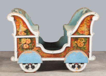 Carrosse de manège (carrousel) en bois mouluré,...