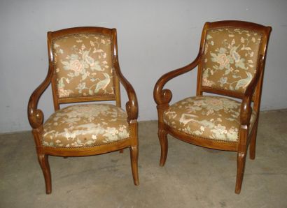 Paire de fauteuils en acajou et placage d'acajou,...
