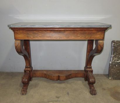 Console en acajou et placage d'acajou ouvrant...